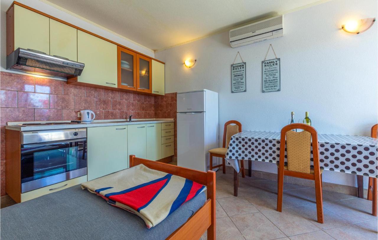 Stunning Apartment In Duce With Wifi Exteriér fotografie