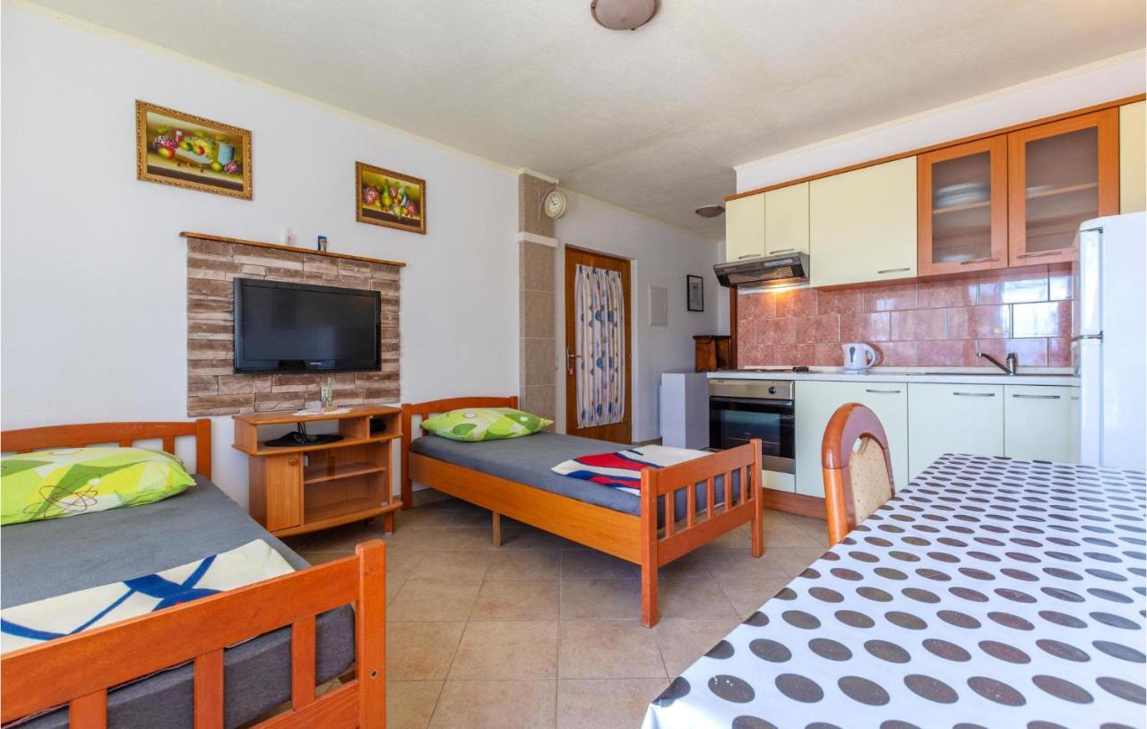 Stunning Apartment In Duce With Wifi Exteriér fotografie