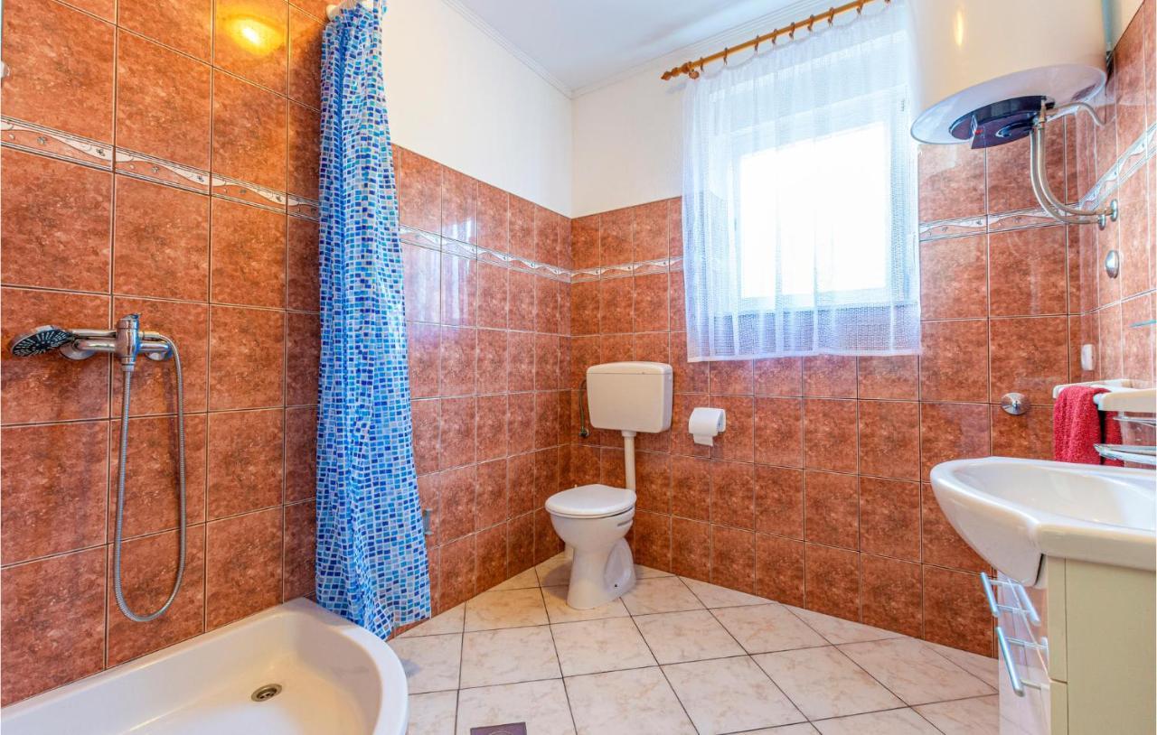 Stunning Apartment In Duce With Wifi Exteriér fotografie