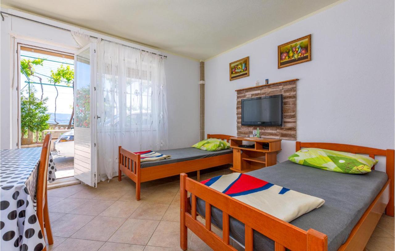 Stunning Apartment In Duce With Wifi Exteriér fotografie