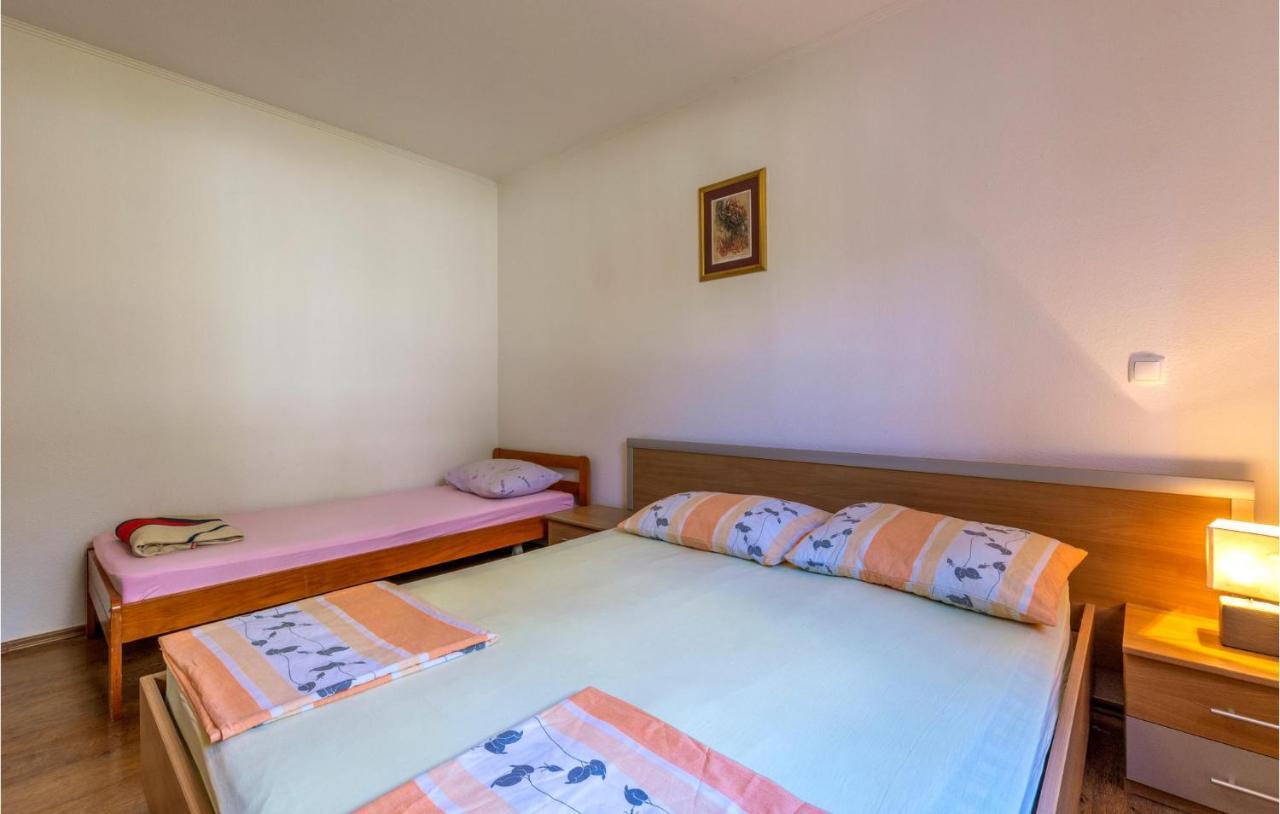 Stunning Apartment In Duce With Wifi Exteriér fotografie